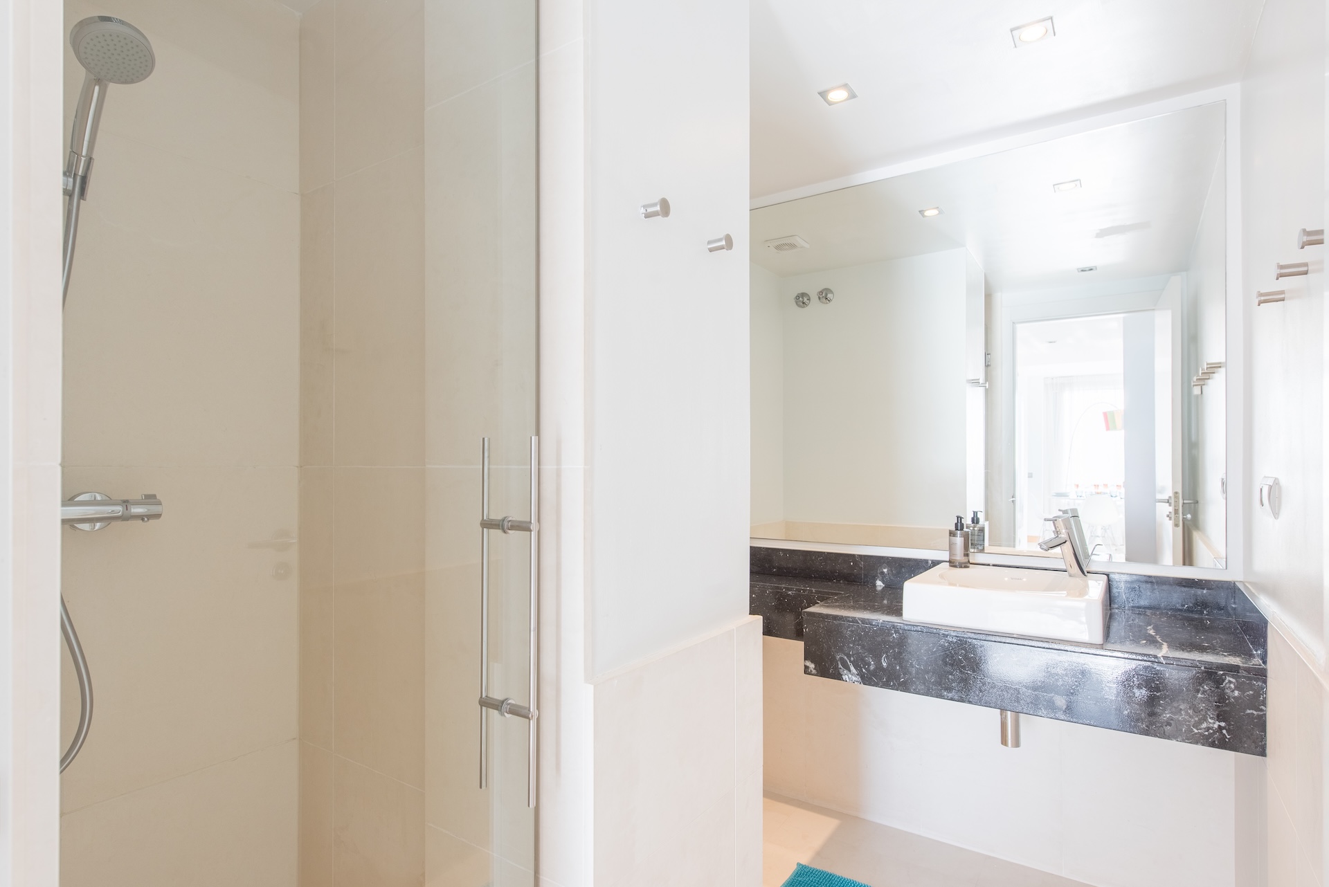 Resa Estates Ibiza for sale te koop apartment views Botafoch Talamanca bathroom 3.jpg